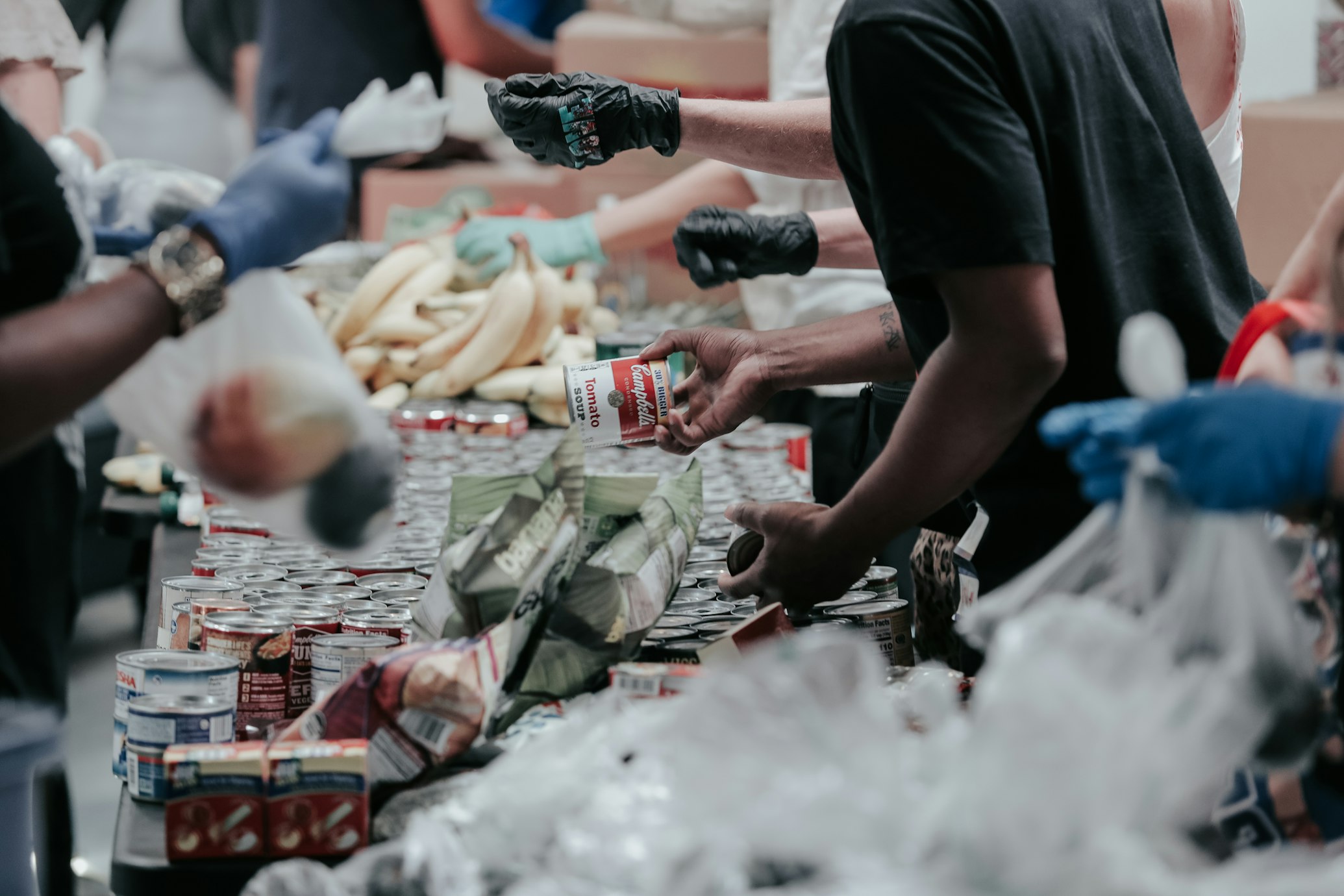 Tu Aporte Lleva Esperanza a Miles de Familias